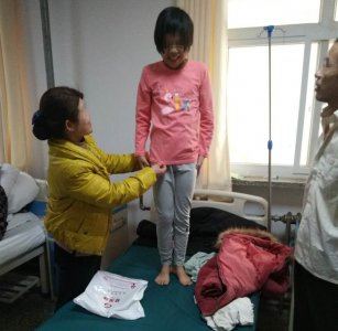 贴心关怀，护士杨宁利用休息时间为小患者买来内衣