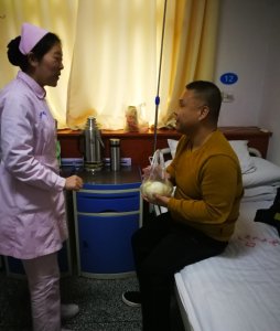 真心换真情，护士刘立为住院患者送来家里做的豆馍